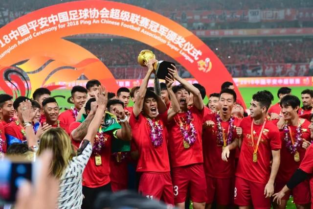 中国队在亚运会男子4×100米混合泳接力中卫冕